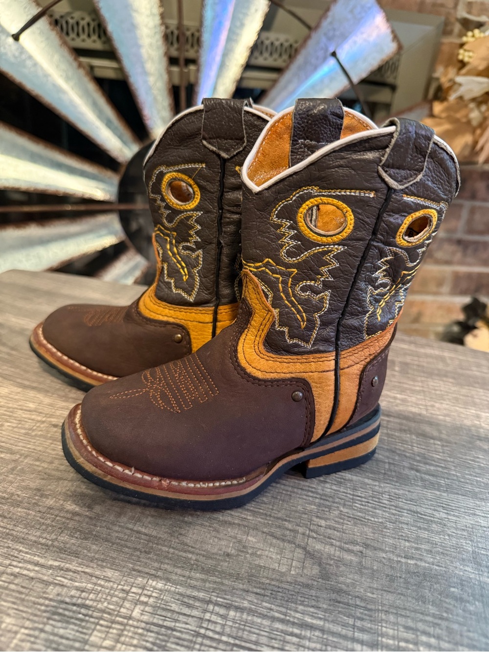 Old Corral Kids Cowboy Boots Brown Western Embroidered Made in Mexico Sz 11